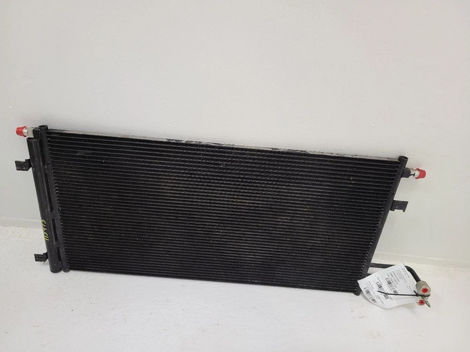 2015-2020 CADILLAC ESCALADE AC Condenser 5.3L 84496856 15-20 Foto 1 de 4