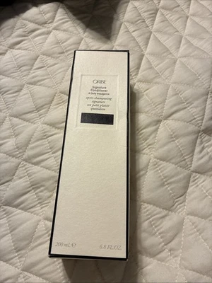 Oribe Signature Conditioner A Daily Indulgence 200 ml 6.8 fl oz - Image 1 of 4
