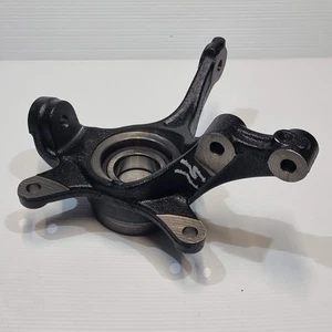Original Suzuki Achsschenkel, Lenkung Azg4 | 45151-70L00-000 - Bild 1 von 2
