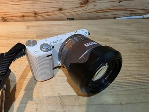 Sony NEX-5R Compact Digital Camera Fully Functional Shutter Buttons Tested - Picture 1 of 5
