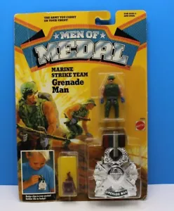 1988 MATTEL MEN OF MEDAL MOC ACTION FIGURE CLIP ON BADGE MARINE STRIKE GRENADE - Picture 1 of 3
