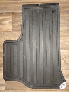 Alfombrilla Range Rover 2006 para todo tipo de clima de goma negra lado del pasajero trasero - Imagen 1 de 2