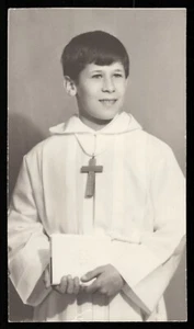 Antigua TARJETA SANTA Vintage 1a Comunión recuerdo foto privada niño cruz bíblica - Imagen 1 de 2