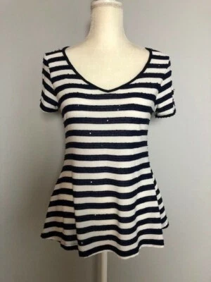 Blusa Top Dressbarn Mujer Talla S Azul Marino Blanco Rayas Lentejuelas Cuello en V Dobladillo Acampanado Foto 1 de 4