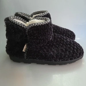Women’s Muk Luks Black Velour Faux Fur Pull On Ankle Bootie Slippers Size 8 Wide - Picture 1 of 6