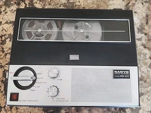 Grabadora de cinta portátil Transistor SANYO MR-210 **No probada-solo piezas** - Imagen 1 de 8