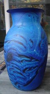 Signierte 1993 Josh Simpson Kunstglas blau & schwarz matt Kosmos New Mexico Vase - Bild 1 von 10
