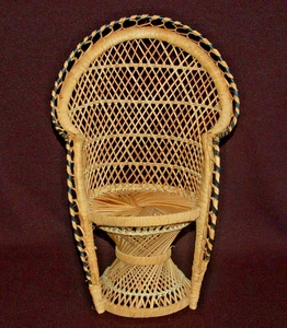 Mini Pfauenstuhl ~ Fächerlehne Korbgeflecht Rattan ~ 17" Puppen- oder Pflanzenständer ~ Boho Vintage - Bild 1 von 4