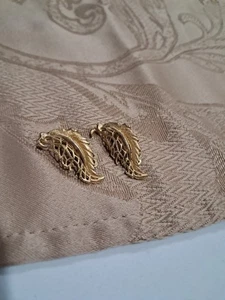  Vintage~WEISS~ Goldtone/Filagree Leaf~ Clip On Earrings ~ SIGNED ~ EUC! - Picture 1 of 6