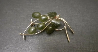 Broche ancienne bouquet fleurs pierre  naturelle Serpentine plaqué Or XXème  - Photo 1/3