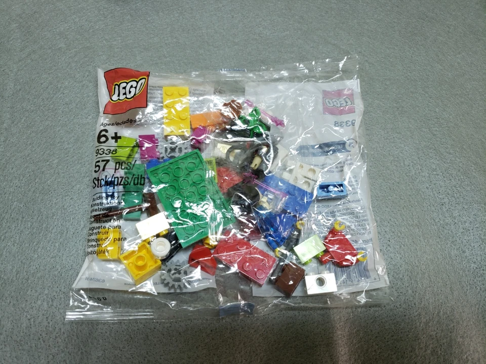 New Lego 9338 Building Toy mini kit, 2002, 57 pieces - Image 1 of 4