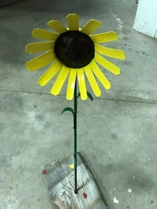 All recycled metal sunflower home garden stake yard art lawn ornament 22" tall - Picture 1 of 3