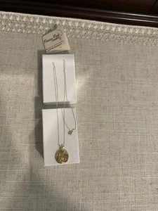 14k Gold necklace 19 & 1/2 Inch With Leaf Pendant - Picture 1 of 8