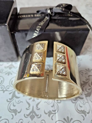 Pulsera brazalete VICTORIA'S SECRET tono dorado estrás incrustado Foto 1 de 4