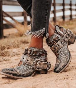 New Freebird By Steven Women Saloon Gray Silver Leather Boots Size US 9 - Picture 1 of 9