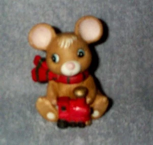 HOMCO Christmas Holiday Mouse Figure with Toy Train & Scarf # 5210, Very Cute - Bild 1 von 3