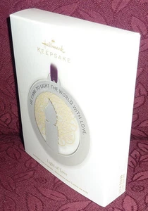 Hallmark Keepsake Ornament Light of Love de 2012 QXG4631 - Imagen 1 de 6