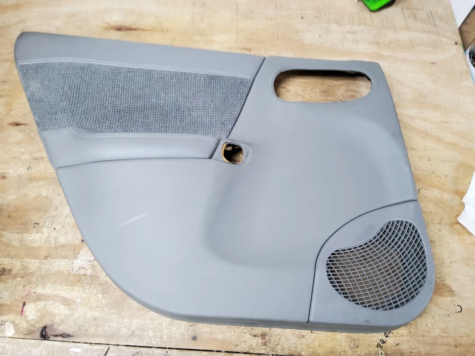 Panel de puerta trasera del conductor Saturn L300 L200 L100 L Series 2001-2002 gris OEM Foto 1 de 4