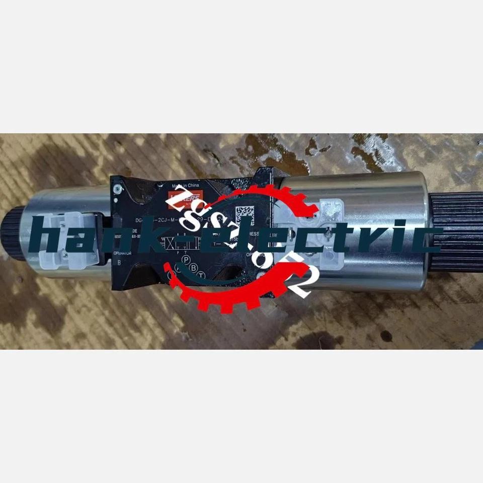 VICKERS DG4V-5-2CJ-M-U-H7-29-EN124 Reversing Valve 1PC New Shipping FedEx DHL - Image 1 of 1