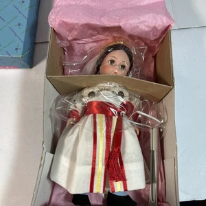 MADAME ALEXANDER PUPPE IN BOX 8 ZOLL INTERNATIONAL TUNISIA 514 - Bild 1 von 5