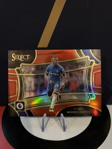 2023-24 Panini Select Premier League Field Level Red Prizm Moises Caicedo #207 - Bild 1 von 4