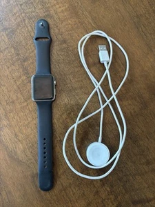 Apple Watch 42 mm en acier inoxydable première génération, pour pièces uniquement - Photo 1 sur 7