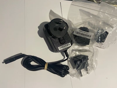 BlackBerry WorldWide AC Mains Micro-USB Charger Travel Pack in Black - Original - Image 1 of 4