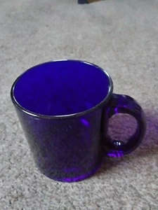 Kaffeebecher aus kobaltblauem Glas. Made In USA - Bild 1 von 3