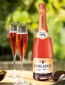 Süßer Roséschaumwein MUSCADOR, 6 x 0,75 L 11,5 % vol. - Bild 1 von 2