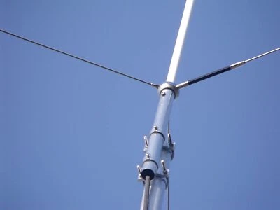 Diamond V-2000 TRI Band Vertical Base Antenna - Image 1 of 2