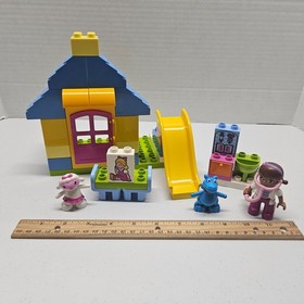 Lego Duplo BACKYARD CLINIC Set #10606 - Doc McStuffins Minifigure - 99% Complete