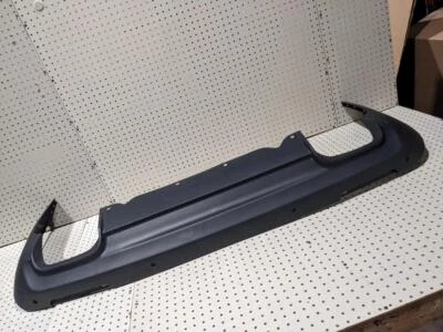 Cenefa de parachoques trasero silenciador doble orificios sensor Dodge Challenger 2015-2017 fabricante de equipos originales Foto 1 de 4