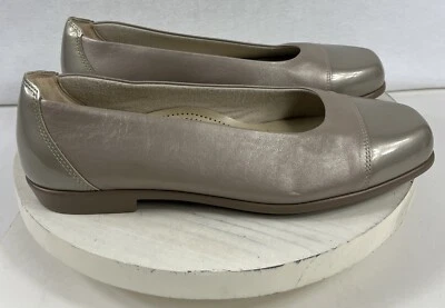 Vestido plano SAS COCO para mujer talla 10 M beige-platino charol puntera trípode EE. UU. Foto 1 de 4