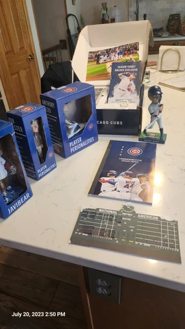 2019 Chicago Cubs SEASON TICKET HOLDER Gift Box Plus 3 Cubs Players Bobbleheads Cover