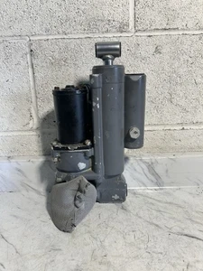 56000-ZV5-823ZA Honda 40 45 50 HP 4 Stroke Outboard Power Trim Tilt Unit 97-03 - Picture 1 of 7