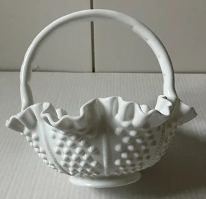 Vintage Schuhnagel Milchglas Griff Korb Rüschenrand Kunstglas - Bild 1 von 8