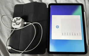 Apple iPad Air 5th Gen. 64GB, Wi-Fi - Space Grey and Extras - Afbeelding 1 van 9