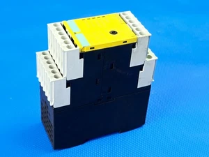 Siemens 3TK2828-1BB40 / 3TK2 828-1BB40 Sicherheitsschaltgerät / Safety switchgea - Picture 1 of 4