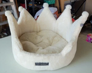 Nandog Cat Dog Fuzzy Crown Bed - Picture 1 of 6