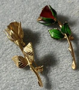 Vtg Gold Tone Rose Brooches 1 Enamel Red & Green 1 Gold Tone Faux Pearl Centers - Picture 1 of 7