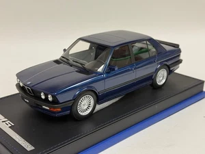 1/18 AB Models BMW M5 E28 from 1984 in Blue on Custom Leather Base   AB - Picture 1 of 8