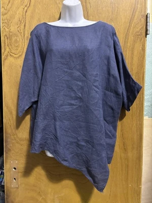 Ladies Unbranded Assymetric Top Size 18 , Colour French Navy - Image 1 of 4