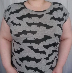 Batman Top Size 16 Women's Grey Black Bat Print Graphic Tee Short Sleeves - Picture 1 of 6