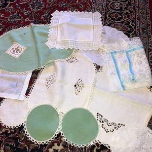 11 X VINTAGE TABLE LINEN BUNDLE TABLE MATS/ CRAFTS - Picture 1 of 8