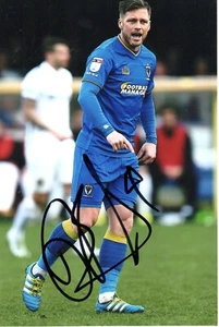 AFC WIMBLEDON: FOTO DE ACCIÓN FIRMADA POR Dannie Bulman 6x4 + certificado de autenticidad - Imagen 1 de 1