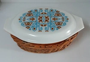 Pyrex Aztec Pattern Oval Corning Dish 2 1/2 Qt With Cooling Basket. Vintage. - Picture 1 of 7