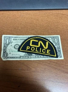 "Parche de hombro fieltro de media luna de la policía nacional canadiense ""CN"" (Canadá) - Imagen 1 de 2