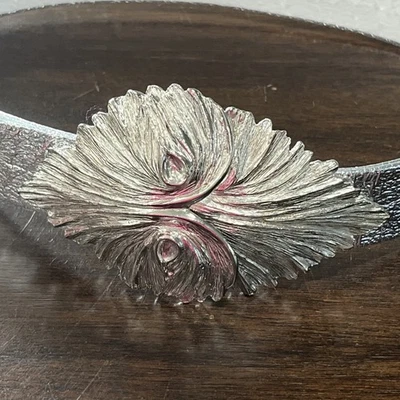 Fivela de cinto vintage Mimi D N banhada a prata intertravamento pena folha dupla 5"Lx3"H - Imagem 1 de 4