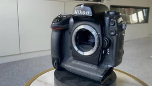 Nikon D2XS DSLR-Kamera nur Gehäuse mit Originalkarton & Bedienungsanleitung - Bild 1 von 22