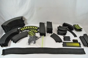 Tyco Slot Car Tracks HO Scale LOT ~138 Pc. Straight Circle + Aurora Flex Track - Photo 1 sur 12